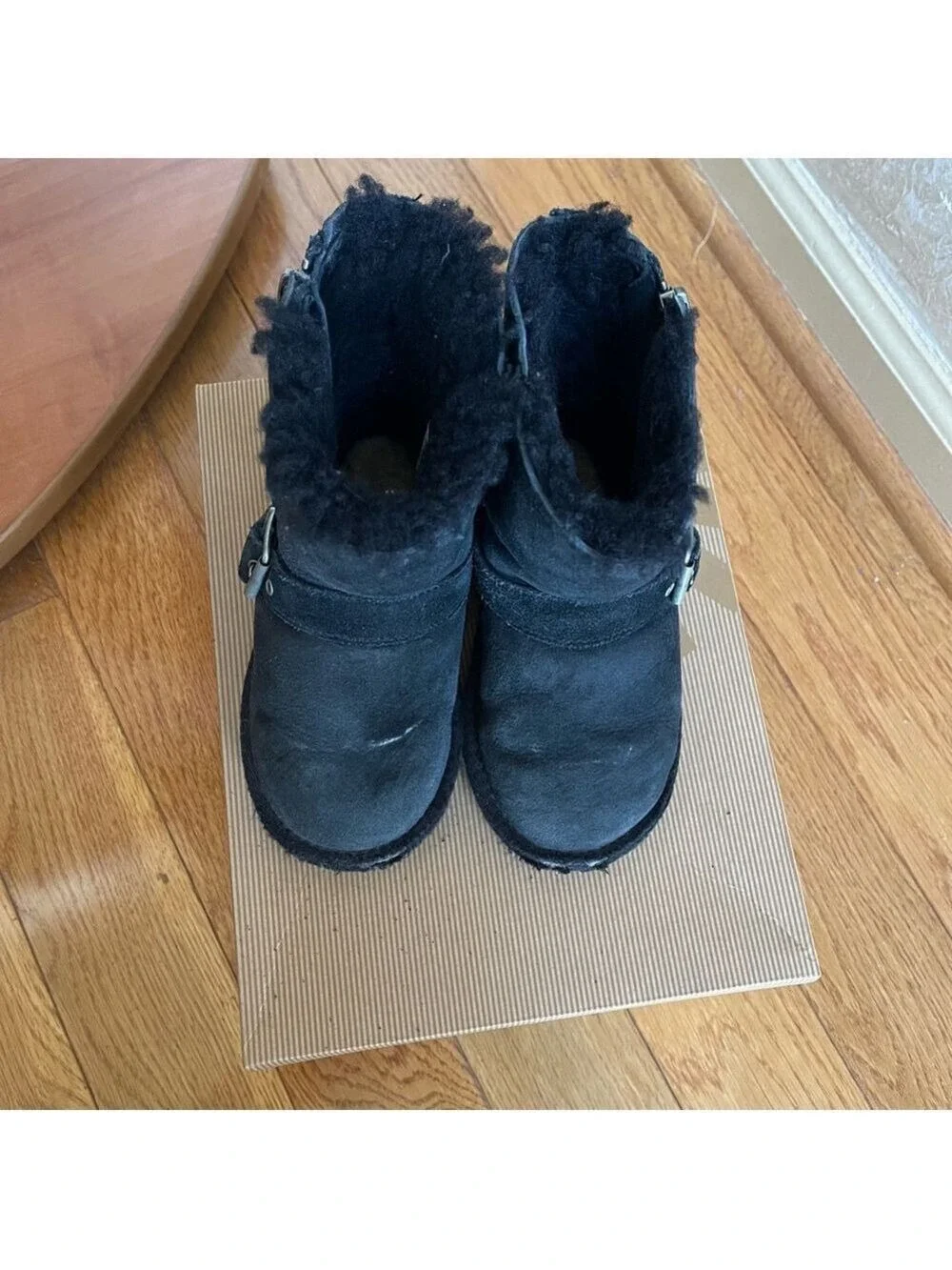 UGG Blaise boys kids black short fur shearling boots zipper & buckle 10 US 27 EU
